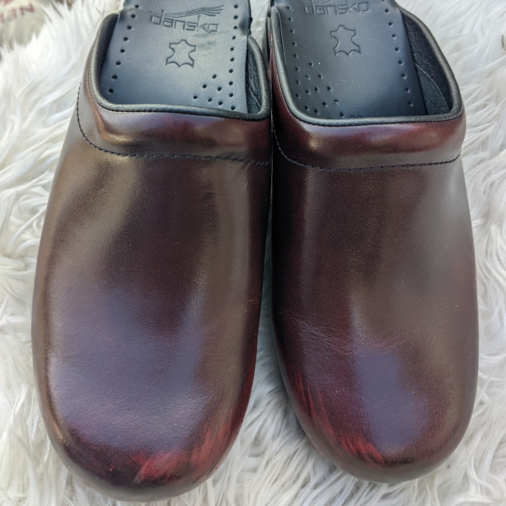 Women's Dansko Burgundy Red Leather Clogs Shoes Size 8/38